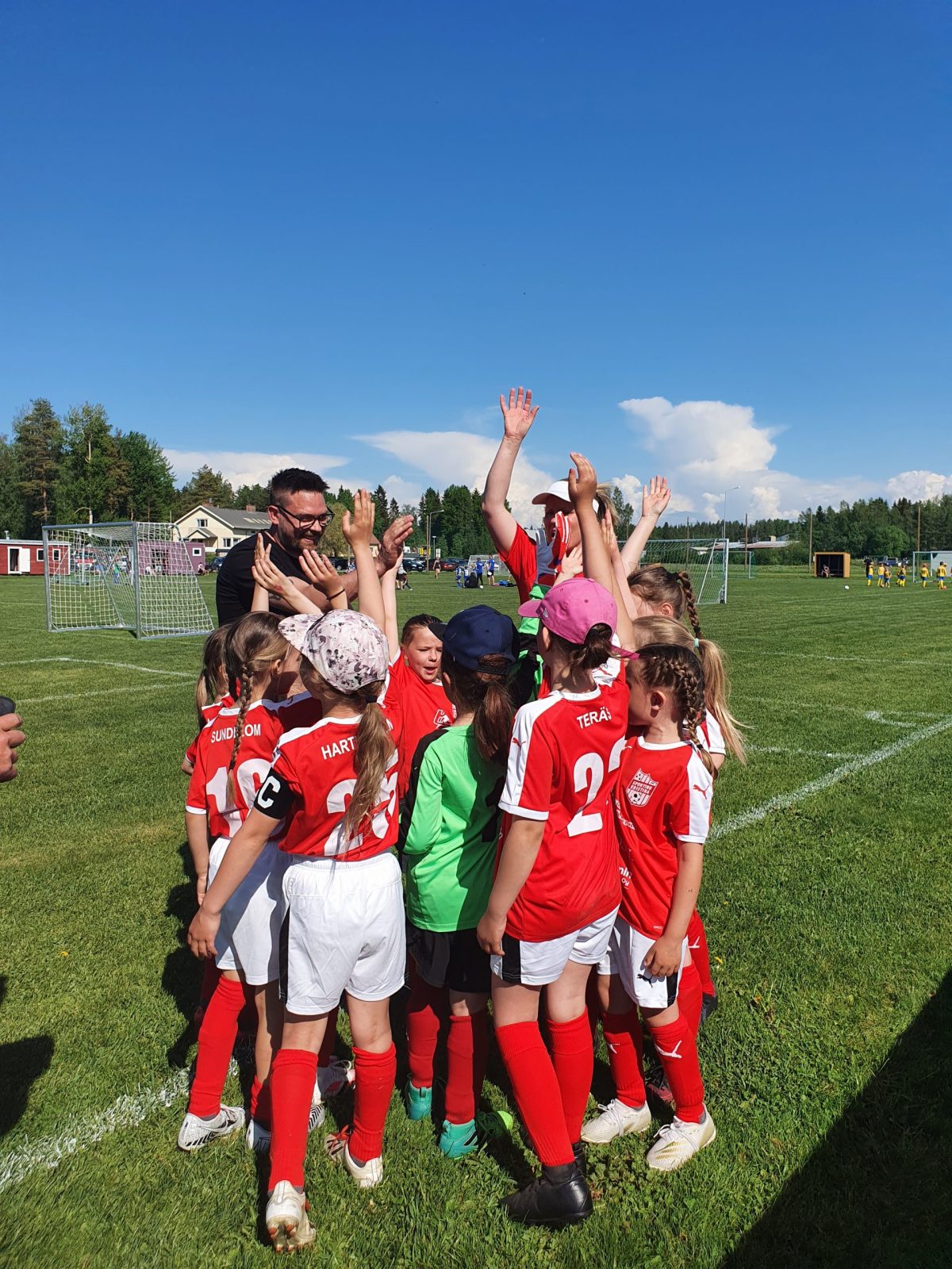 Read more about the article Sporting Kristinan T8 (tytöt 2013-2014) starttasivat juniorcupin Maalahdessa.